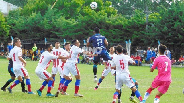  Ciclón Racing perdió el partido y la punta de la tabla de posiciones, que ahora quedó en manos de Independiente.