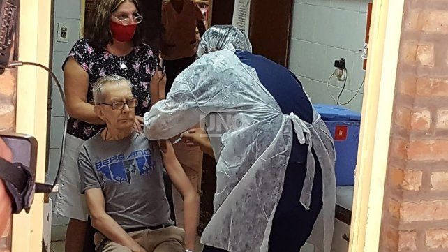 Comenzó la vacunación en lo geriátricos santafesinos