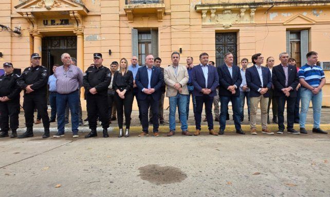 El Senador Michlig y el ministro Cococcioni entregaron en la ciudad de San Cristóbal 5 móviles policiales 0 Km