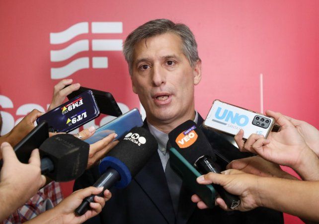 El ministro de Economía, Pablo Olivares, habló sobre paritarias.
