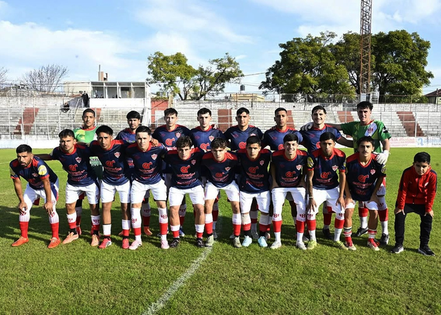 El Decano de la Paranaense elimin&oacute; al campe&oacute;n de la Santafesina en el estadio Pedro Mutio.