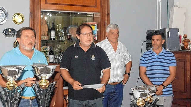 Las autoridades de la USR, Esteban Fainberg, Enrique Patrizzi, Alberto Pelossi y Ra&uacute;l Rivas encabezaron los reconocimientos a los campeones.