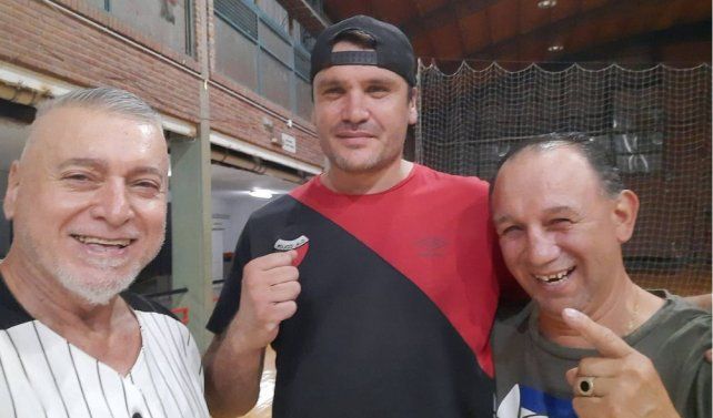 Osvaldo Salami de Olimboxing; el Ruso César David Crenz y el ex campeón santafesino Carlos Ríos se dieron cita en Colón.