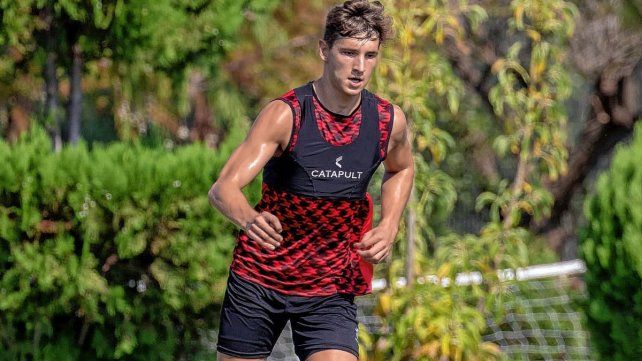 Las condiciones del defensor Gian Nardelli llamaron la atención de Julio Falcioni. Foto: prensa Colón.