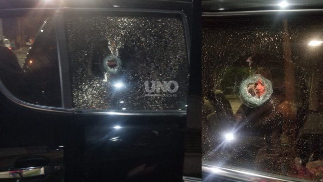 El impacto de  la bala en la ventanilla de la camioneta 