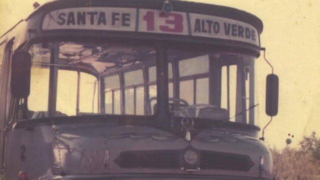 Un modelo antiguo de la Línea 13 de colectivos de Santa Fe