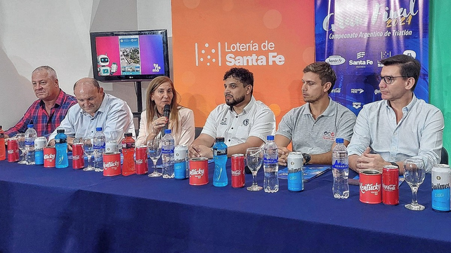 La anfitriona, Marcela Aeberhard, dio la bienvenida a los deportistas que participar&aacute;n en la final del Argentino de Triatl&oacute;n.
