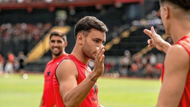 Augusto Schott entra en Colón por Eric Meza para jugar ante Gimnasia.