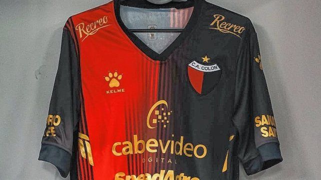 Se termina el contrato con la empresa Kelme y en Colón definen a la nueva marca encargada de la indumentaria.