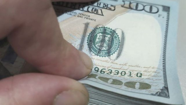 El dólar blue salta casi $20 en Santa Fe y trepa a los $340