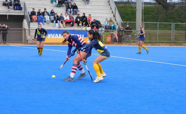 Las Tiburonas cosecharon la segunda victoria en el torneo y quedaron punteras en soledad.