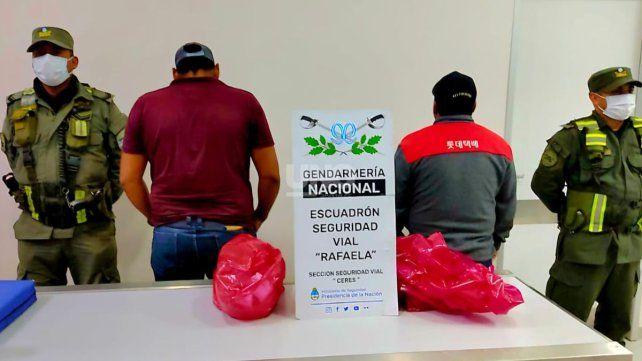 Los detenidos expulsaron, en el hospital local, un total de 180 cápsulas de cocaína que llevaban en el estómago