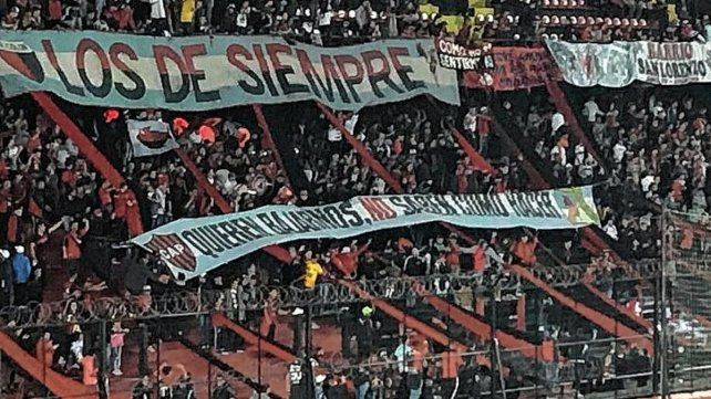 En el duelo del jueves ante Arsenal, los hinchas de Colón podrán volver a ingresar banderas.