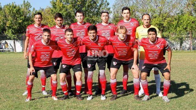 El plantel de Belgrano de Coronda que actualmente es el puntero del torneo de Primera B Juan Can Can Ceballos