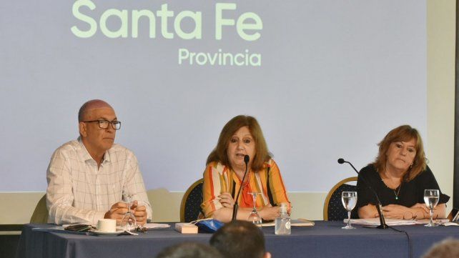 El secretario de Educación, Víctor Debloc, la ministra de Educación, Adriana Cantero y la secretaria de Gestión Territorial Educativa, Rosario Cristiani