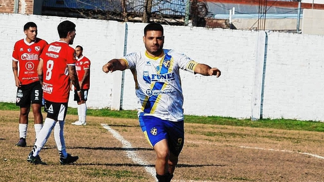 Coco Ledesma volvi&oacute; a marcar para el equipo del Flaco Tobaldo en el triunfo por 2 a 0 de Guadalupe.