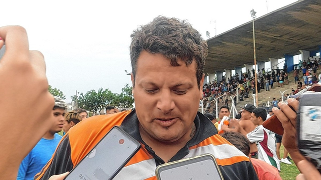 Visiblemente emocionado, Lencina, destac&oacute; que este ascenso es producto del trabajo de los jugadores, cuerpo t&eacute;cnico, y los dirigentes de Las Flores.