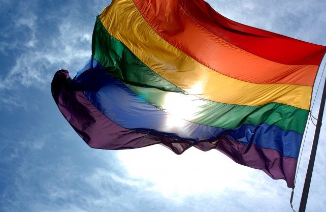 ¿Por qué la Federación Argentina LGBT cuestiona el respaldo del Papa a la unión civil de parejas gay?