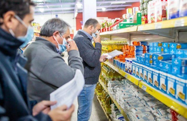 El ministro de la Producción de Santa Fe, Daniel Costamagna, aseguró que en la provincia ya se hizo de manera exitosa el control de precios con el programa Precios Cuidados Santafesinos.