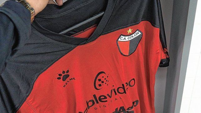Termina el contrato con Kelme y Colón está pronto a encontrar una nueva firma que vista al club.