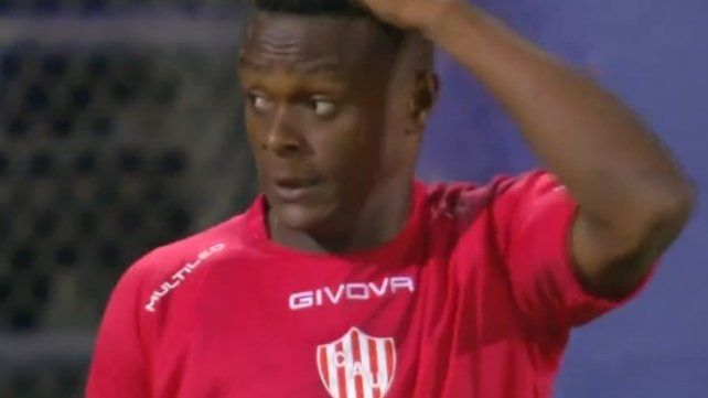 Jos&eacute; Angulo inhibi&oacute; en FIFA a Uni&oacute;n, que hoy no podr&iacute;a participar en el mercado de pases.