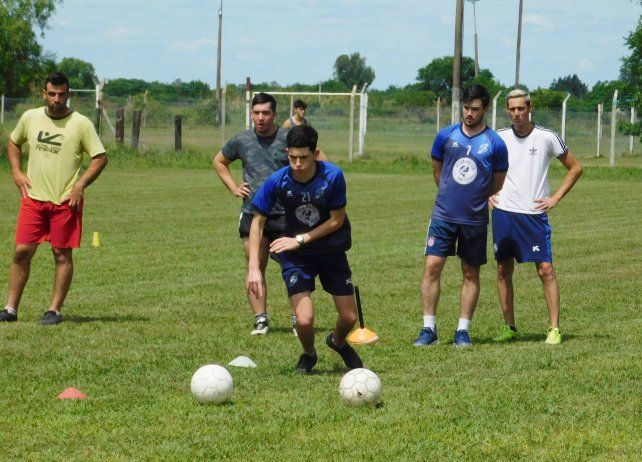 Los entrenamientos se hacen por estaciones con grupos de no más de 10 jugadores.