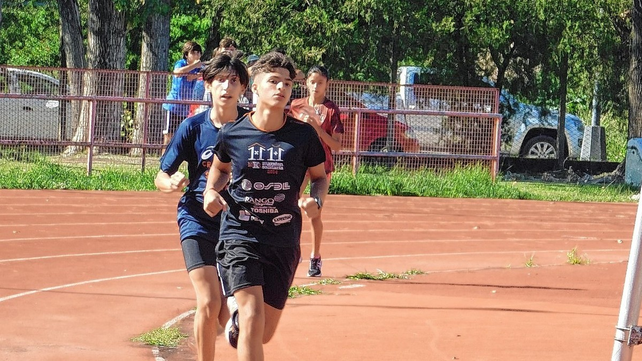 En el Torneo Promocional realizado en la pista del Card hubo atletas de Velocidad y Resistencia y del Club Sunchales.