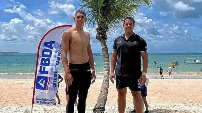  El unionista Gian Franco Turco, aquí junto al kinesiólogo Hugo Peralta, finalizó cuarto en los 5km.