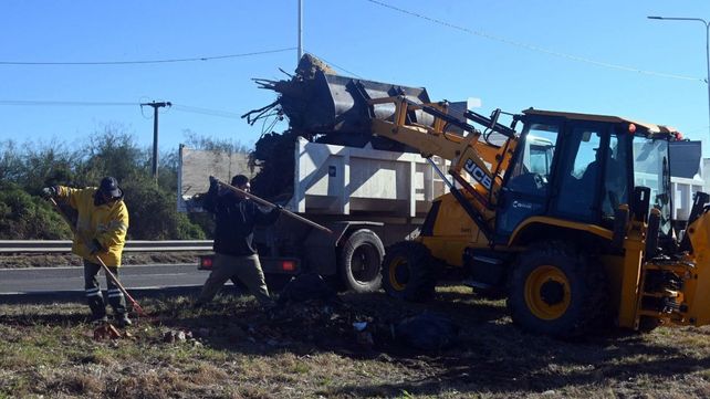 Megaoperativo de limpieza en la Circunvalaci&oacute;n Oeste: intervienen 14 kil&oacute;metros en la primera etapa