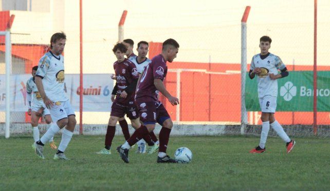 9 de Julio dejó en el camino al Tiburón del Parque Belgrano, y en octavos de final jugará con Juventud de Esperanza.