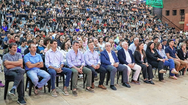 M&aacute;s de 1800 profesores, dirigentes de clubes y deportistas asistieron al evento realizado en el CEF 29 de avenida Galicia.