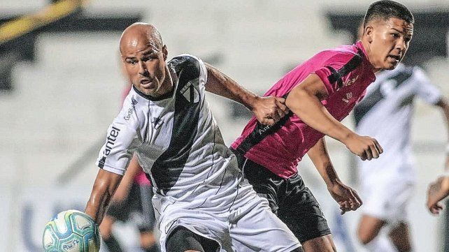 Matías Fritzler, hoy en Danubio de Uruguay, habló de cómo ve a la distancia a Colón, finalista de la Copa de la Liga Profesional.