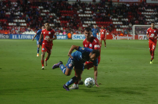 Lucas Gamba, de lo m&aacute;s rescatable de Uni&oacute;n en la derrota ante Belgrano.