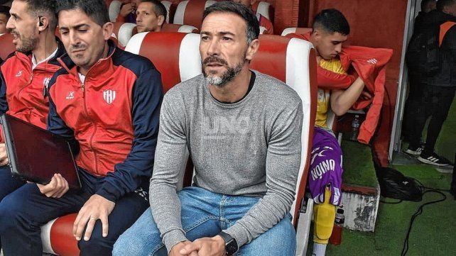 El DT de Unión, Cristian González, pudo contar con Roldán y Zenón este jueves, a la par del resto.