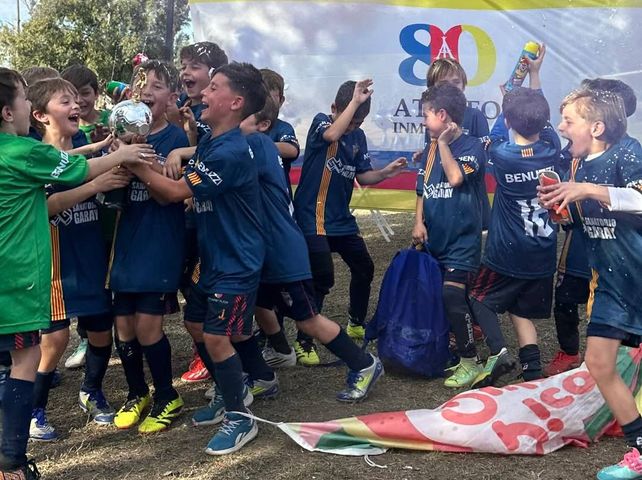El campo de deportes de la entidad Colegial ubicado en la autopista fue el lugar elegido para vivir el f&uacute;tbol con pasi&oacute;n y diversi&oacute;n.