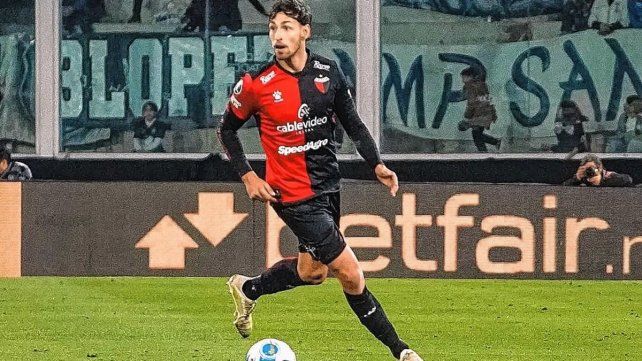 Joaquín Novillo pedirá un permiso en Colón para entrenar con Belgrano antes de que finalice su contrato.