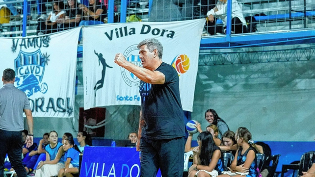 El profesor Estanislao Vachino, continuará siendo el entrenador de Las Doras en la competencia. El profesor Estanislao Vachino, continuará siendo el entrenador de Las Doras en la competencia.