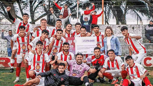 Colón de San Justo igualó 0 a 0 ante Central San Carlos pero por la abultada diferencia en la ida logró clasificar. Colón de San Justo igualó 0 a 0 ante Central San Carlos pero por la abultada diferencia en la ida logró clasificar.