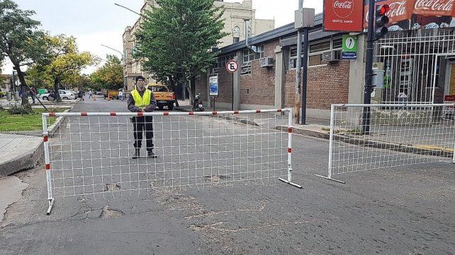 Cortes de tránsito por los trabajos de colocación de la rampa para unir el hospital Cullen con el hospital de campaña en el Liceo Militar. 