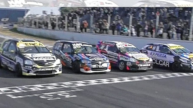 El tit&aacute;n Agust&iacute;n Canapino, logr&oacute; el triunfo con el Chevrolet Onix de su hermano, en los &uacute;ltimos metros de la competencia.