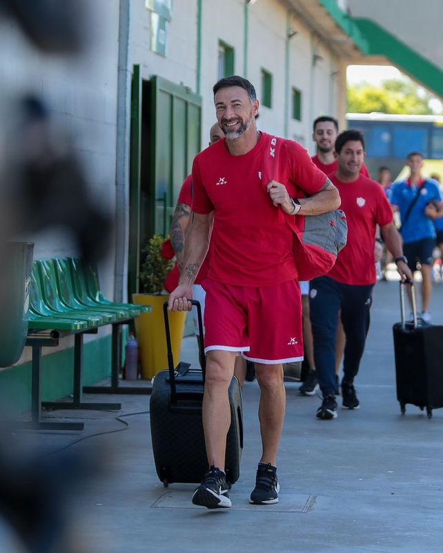 Unión viajaría en avión a Mendoza para visitar a Independiente Rivadavia.