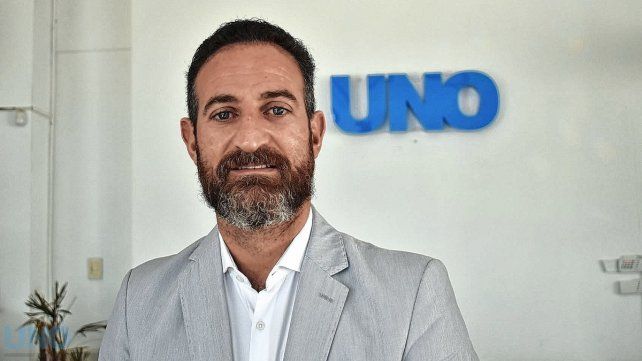 El ministro de Gobierno, Roberto Sukerman, y los senadores se cruzaron invitaciones para la semana que viene.