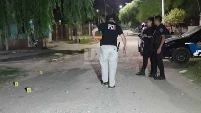 El hombre recibió varios disparos mientras se encontraba en la vereda de su casa en barrio Barranquitas