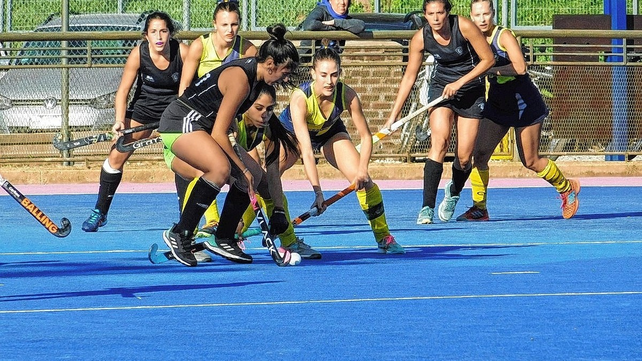 El partido entre las Tiburonas y las Cuervas, salvo por los goles, fue algo deslucido y con poca intensidad.