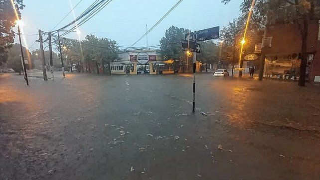 Calles anegadas y barrios inundados por las copiosas lluvias en Venado Tuerto