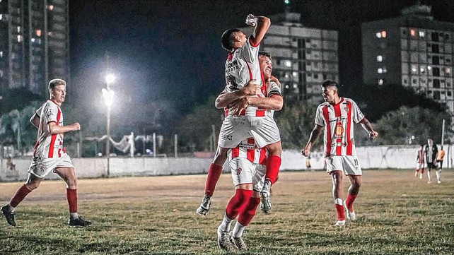 El Conquistador festej&oacute; en barrio Sur de Santa Fe la victoria ante Nacional por 3 a 1.