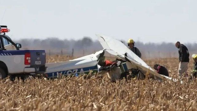 Dos hombres murieron al estrellarse su avioneta en pleno festival aéreo en el predio del Aeroclub en la ciudad de Bell Ville, en Córdoba