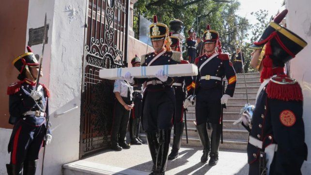 Comenzó el traslado del sable corvo de San Martín hasta la ciudad de San Lorenzo, en la provincia de Santa Fe 
