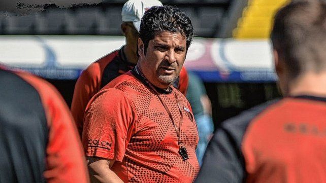 Marcelo Saralegui, DT de Colón, convocó 23 jugadores para recibir a Patronato.