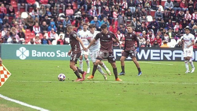 Uni&oacute;n buscar&aacute; cortar una larga racha sin victorias frente a Platense, este jueves en el inicio del Apertura.